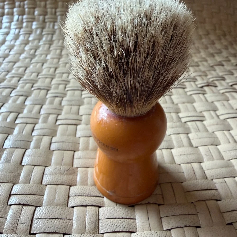 Antique Simpson badger shaving – butter butterscotch, bakelite handle
